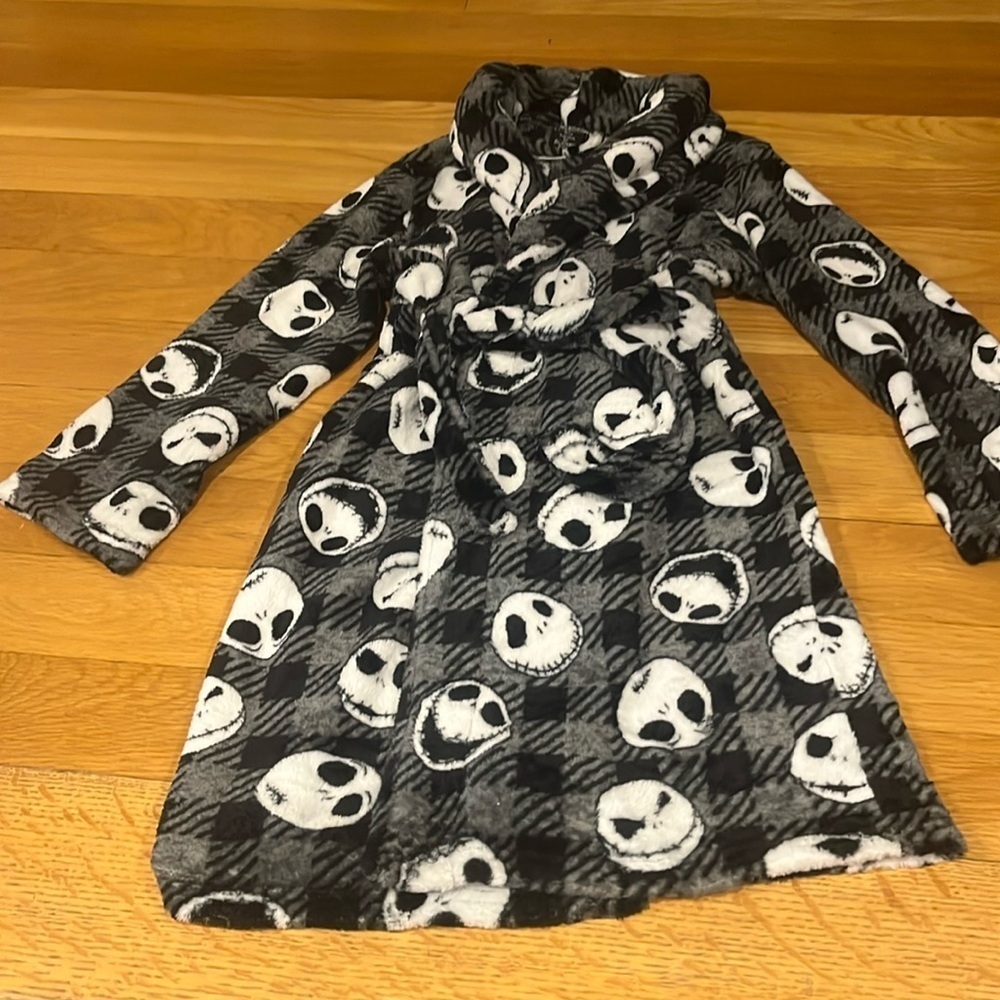 Disney boys the nightmare before Christmas bathrobe size small .